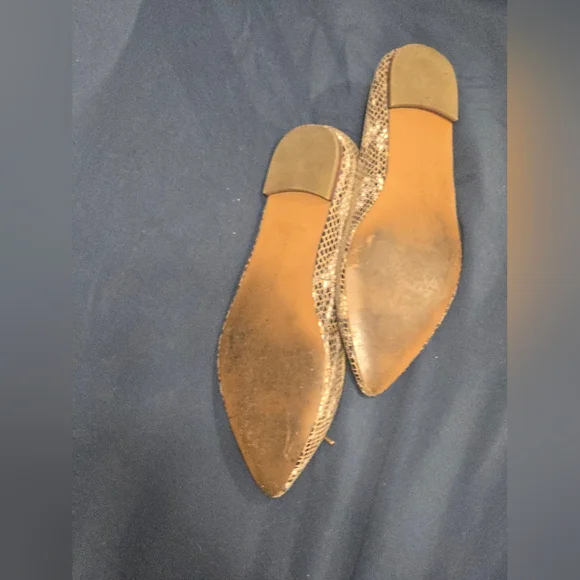 Banana Republic Snakeskin Flat Dress Shoes - Bow Detail - Size 7 - Picture 7 of 9